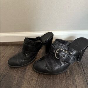 Elegant Black Leather Women's Mules